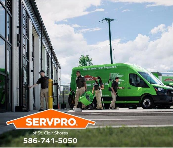 SERVPRO professionals are responding to a water damage emergency. 
